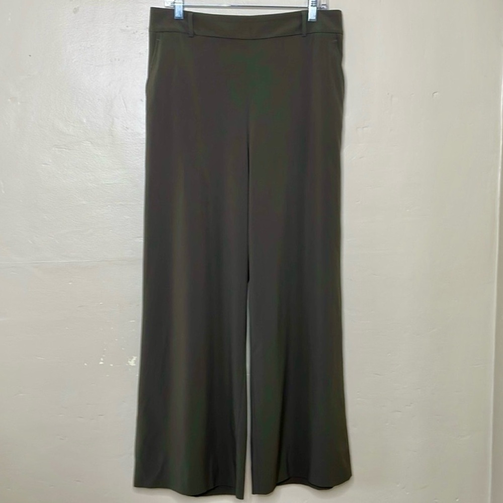 Banana Republic Women's Wide-Leg Pants in Olive - Picture 9 of 9